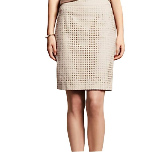 Banana Republic Womens Skirt Sz 8 Eyelet Silver Dollar Beige Minimalist Workwear - Picture 1 of 12